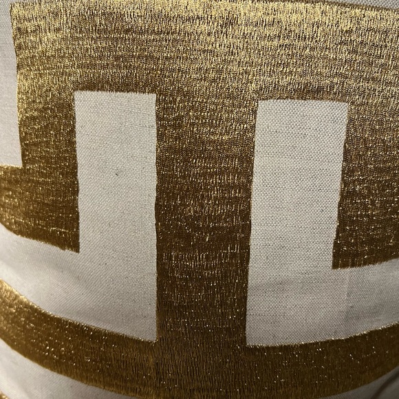 Pillow bundle -Gold accents
Bundle of 4 - Picture 7 of 7